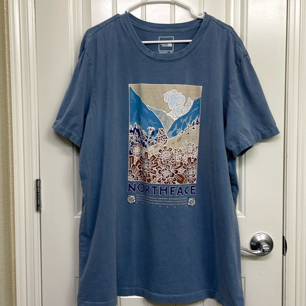 The North Face short‎ sleeve shirt